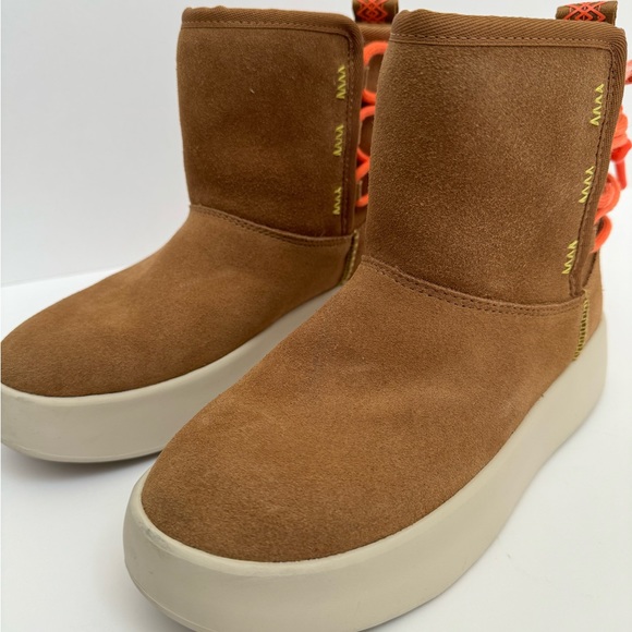 UGG - Classic Boom Ankle Boot Women’s size 6 - Picture 5 of 8